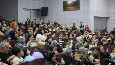 Kartepe Belediyesi çocuklara tiyatro şöleni sundu