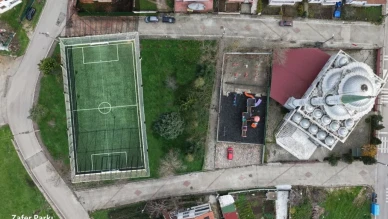 Kandıra’ya beş yeni halı saha geliyor