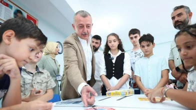 Kocaeli dar gelirli ailelere eğitim bursu verdi