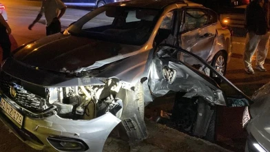 Kocaeli'de 2 otomobil çarpıştı: 4 yaralı