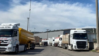 Körfez’de kamyon elektrik tellerine temas etti