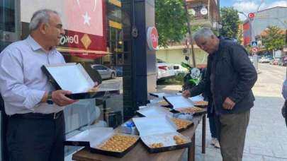 Cumhurbaşkanı Erdoğan için 25 kg baklava dağıttı!