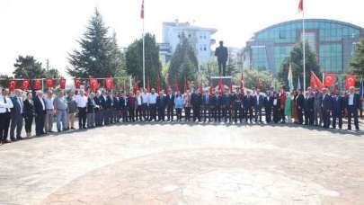 Zafer bayramında şehitler unutulmadı
