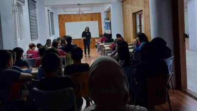 Düzce'de Gençlere Ve Kadınlara Sağlık Eğitimi Verildi