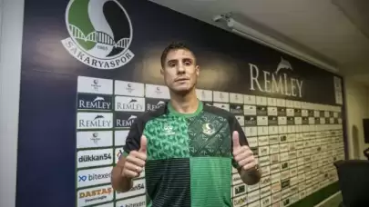 Sakaryaspor Defans Oyuncusunu Renklerine Kattı