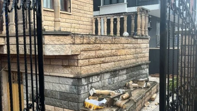 Gebze'de çocuğa beton korkuluk düştü