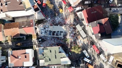 Gebze’de çöken bina enkazı görüntülendi