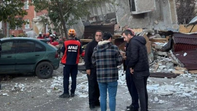 Gebze'de bina çöktü 7 kişi enkaz altında