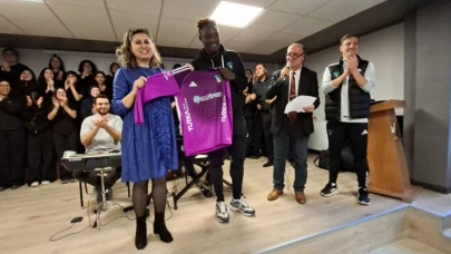 Kocaelispor öğretmenler gününe sürpriz yaptı