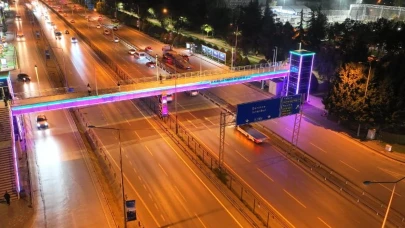 Kocaeli bilişim fuarı renkli ışıklarla süslendi