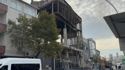 Dilovasındaki parfüm fabrikasında yıkım başladı