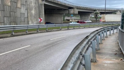 İzmit’te motosiklet sürücüsü bariyere çarptı