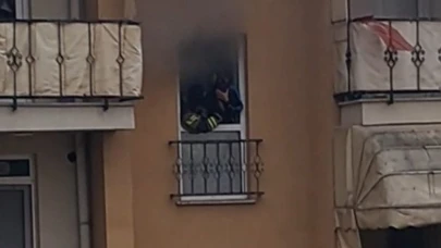 İtfaiye eri mahsur kalan vatandaşı maskesiyle kurtardı