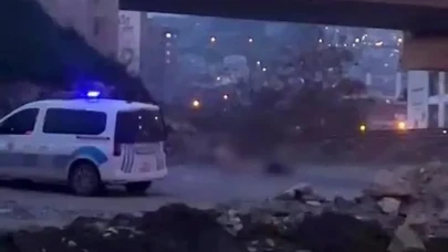 "İzmit köprü altında çıplak şahıs polis müdahalesi yaşandı"
