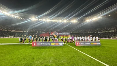 Kocaeli Stadyumu’nda kadına şiddet protestosu yapıldı