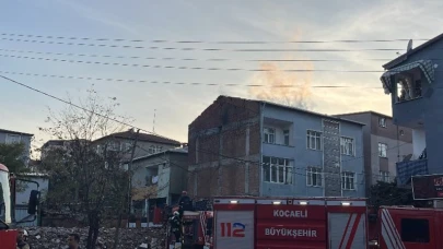 Darıca'da çatı yangını baba ve oğlunu etkiledi