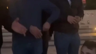 Elazığsporlu Taraftarlardan Kız KulesiElazığsporlu taraftarlardan unutulmaz performans: Kız Kulesi önünde 'Kar mı Yağmış Şu Harput'un Başına'ne Karşı Türkü: "Kar mı Yağmış Şu Harput'un Başına"
