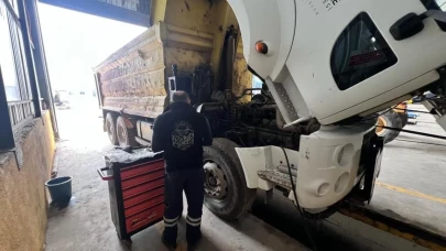 Başiskele Belediyesi'nden maliyetleri düşüren adım: Hizmet araçlarının tamiri kendi atölyelerinde yapılıyor