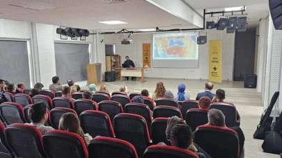 Öğretmen akademileri etkinlikleri sürüyor: Afyonkarahisar'da müzik akademisi etkinliği düzenlendi
