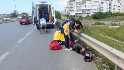 Antalya'da lastiği patlayan motosiklet devrildi: 2 yaralı