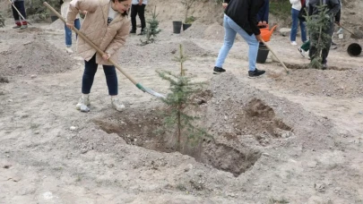 Melikgazi'de bahar geliyor: Erciyes Üniversitesi öğrencileri ile yeşillendirme çalışmaları başladı