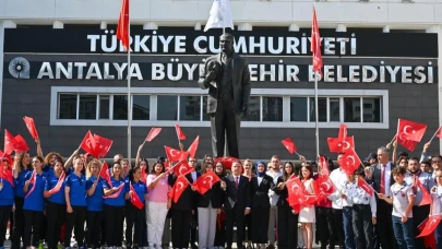 Antalya'da 19 Mayıs coşkusu: Gençlik Bayramı törenleri başladı!