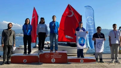 Derince'de yelken rüzgarı! 41 sporcu nefes kesen mücadeleler sergiledi