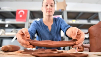 Konsem kursiyerlerinden yılsonu sergisi: Nazım Hikmet'te sanat rüzgarı