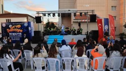 Talas Belediyesi'nin gençlere unutulmaz bayram konseri: Neler yaşandı?
