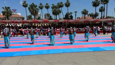 Adana'da 19 Mayıs coşkusu: Gençlerin bayram heyecanı meydanları salladı!