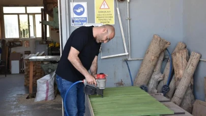 Germencik Belediyesi, park ve bahçe çitlerini kendisi üreterek tasarruf odaklı belediyecilikte yeni bir dönem başlattı