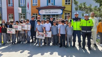 Hüyük'te Karayolu Trafik Haftası'nda öğrencilerden sürücülere çarpıcı uyarılar
