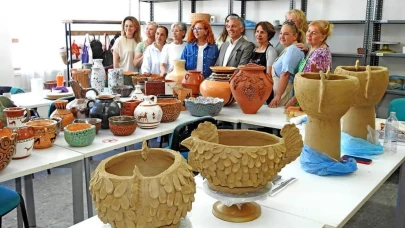 Çeşme'de seramik kursu açıldı: Kursiyerlerin el emeği eserleri sergilenecek