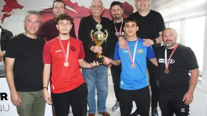 Kayseri Süper U-18 Ligi'nde şampiyonlar belirlendi