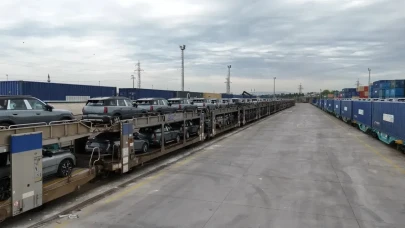 Marmaray'da yeni devrim: Boğazın altından araba sevkıyatı başladı!