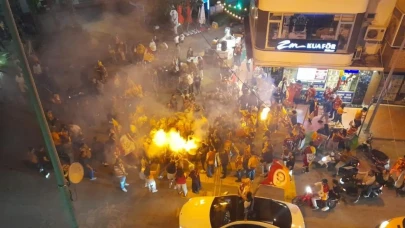 Galatasaray'ın şampiyonluğu Kuşadası'nda kutlandı: Kutlamada renkli görüntüler vardı