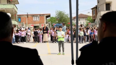 Minik öğrencilere trafik güvenliği eğitimi: Yaya geçidinin önemi ve ilkyardım bilgisi