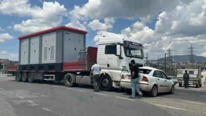 Adıyaman'da tır ve otomobil çarpıştı: 1 kişi yaralandı