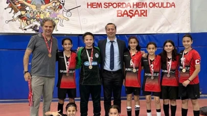 Körfez Petkim Ortaokulu kız futsal şampiyonu oldu