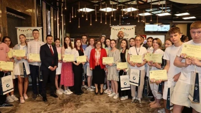 Kardeş Şehirler Uluslararası Gençlik Kampı sona erdi, gençlere sertifikalar verildi