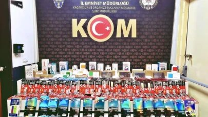 Afyonkarahisar'da kaçakçılık operasyonu: Binlerce telefon parçası ele geçirildi