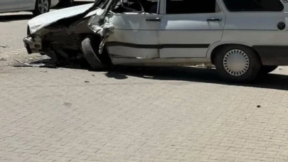 Kahta'da minibüs ve otomobil çarpıştı: Kazada üzücü durum yok, sürücüler dikkatli olmalı