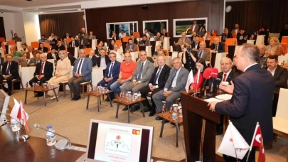 Afyon eğitim vakfı’ndan 910 öğrenciye karşılıksız burs desteği: Afyonkarahisar valisi yiğitbaşı toplantıya katıldı