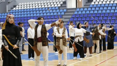 Erzincan Binali Yıldırım Üniversitesi Binicilik ve Okçuluk Takımı'ndan büyük başarı: Bayburt'ta ikincilik