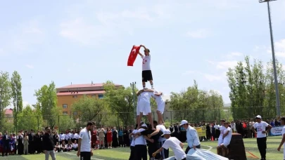 Coşku Dolu Bayram: Ağrı'nın Tutak ilçesinde 19 Mayıs Kutlamaları yapıldı
