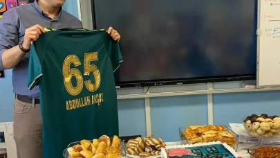 Minik ellerden öğretmenine sürpriz: Maskelerle süslenmiş unutulmaz bir öğretmenler günü