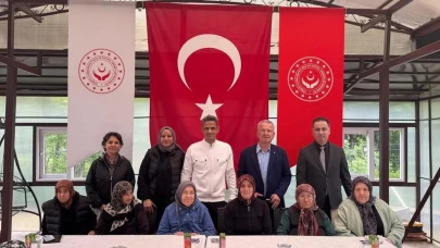 Çaycuma Huzurevi'nde Anneler Günü heyecanı: Kaymakam ve Başkan'dan anlamlı ziyaret