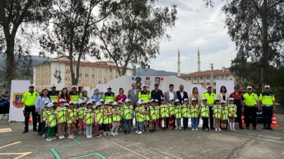Trafik kurallarını öğrenmek eğlenceli hale geldi! Çine'de minik öğrencilere özel etkinlik düzenlendi