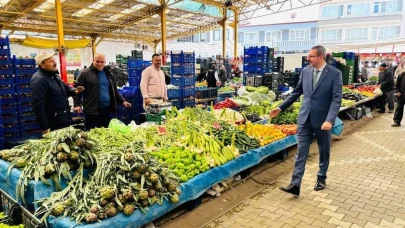 Havran Kaymakamı Enver Özderin'den Cuma Pazarı ziyareti: Esnaf ve vatandaşlarla buluştu