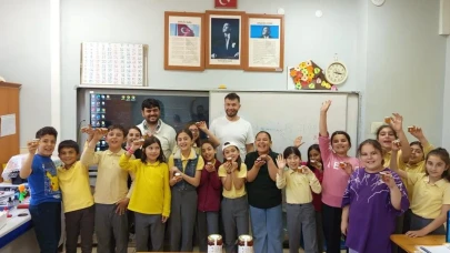 Dünya Arı Günü Bozkır'da coşkuyla kutlandı! Öğrencilere arıların önemi anlatıldı, bal ikram edildi